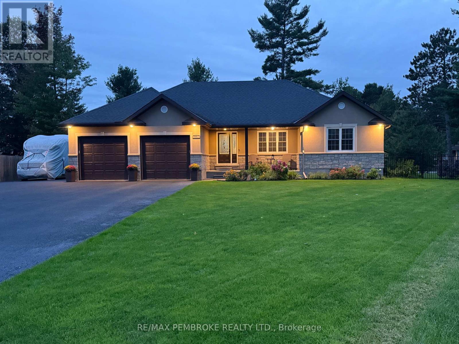 221 Oriole Crescent, Petawawa, Ontario  K8H 0A7 - Photo 4 - X13791956