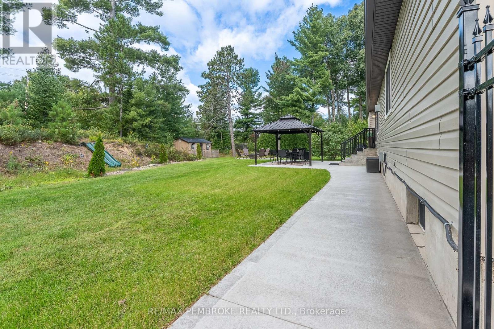 221 Oriole Crescent, Petawawa, Ontario  K8H 0A7 - Photo 9 - X13791956