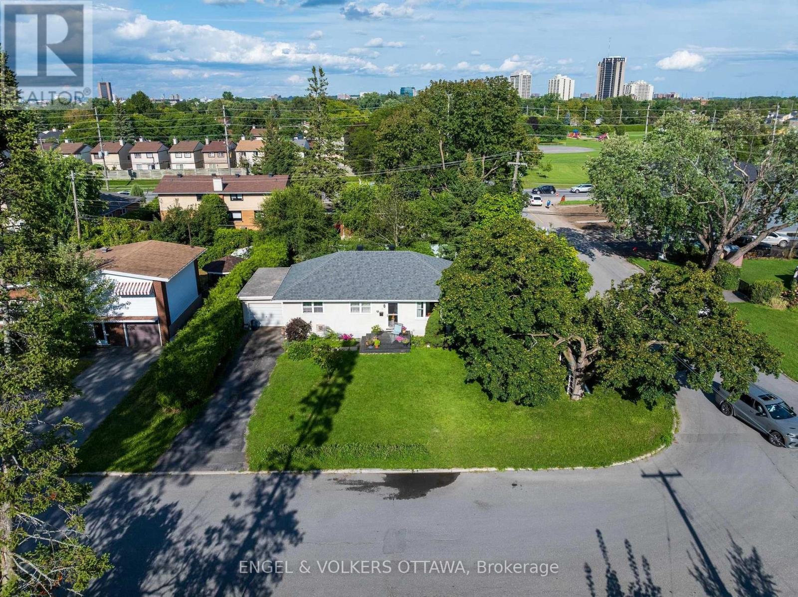 11 Hilliard Avenue, Ottawa, Ontario  K2E 6B8 - Photo 2 - X13791990