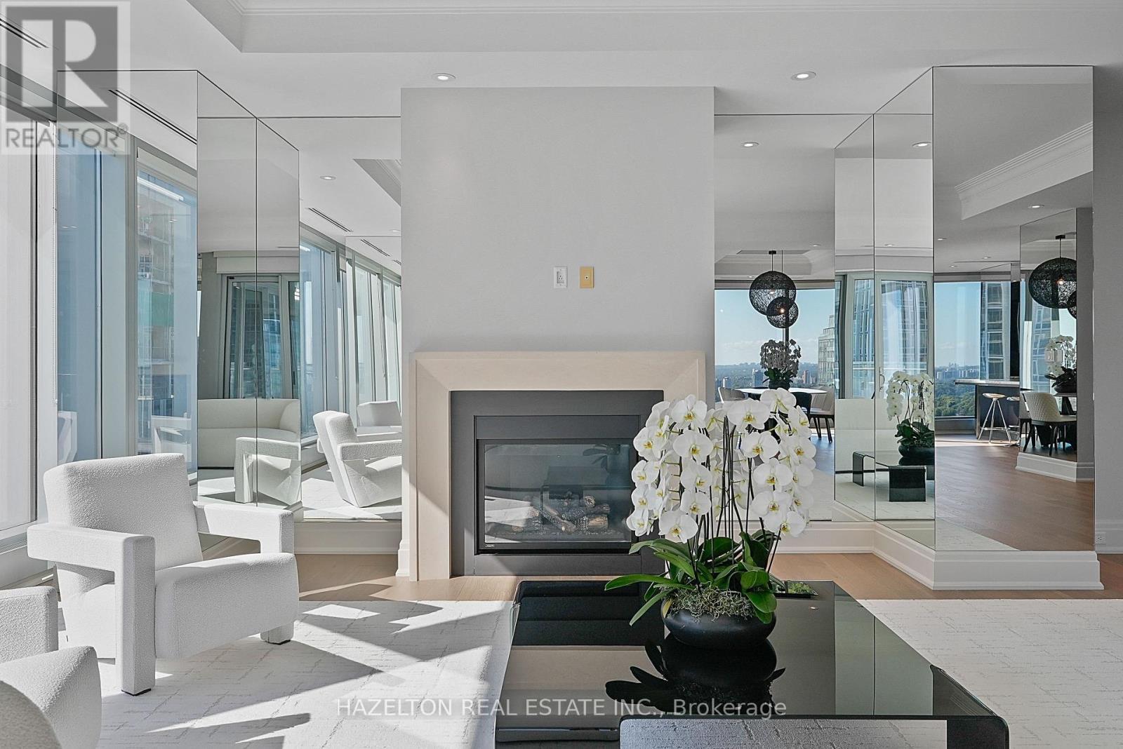 3203 - 50 YORKVILLE AVENUE photo 5