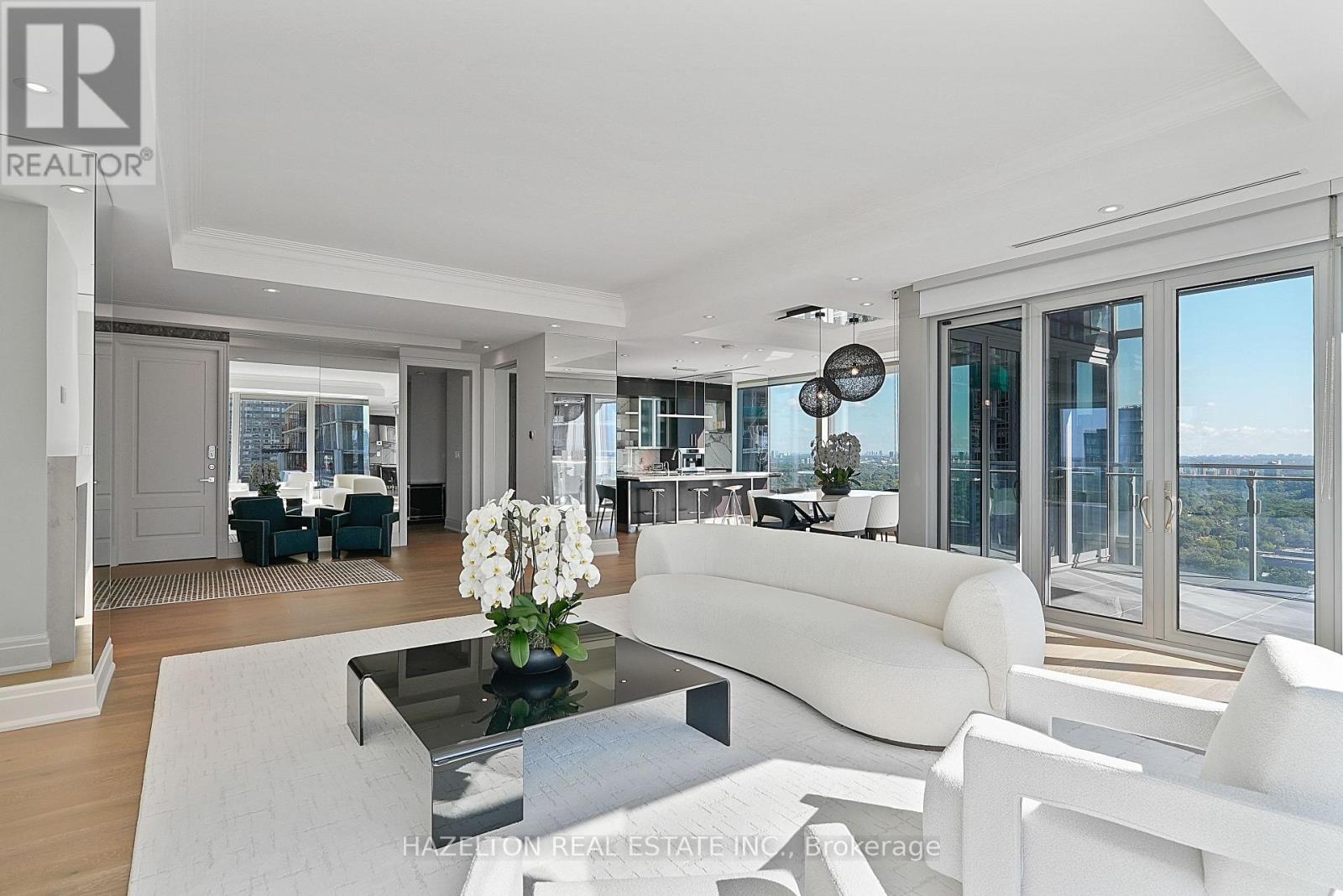 3203 - 50 YORKVILLE AVENUE photo 8