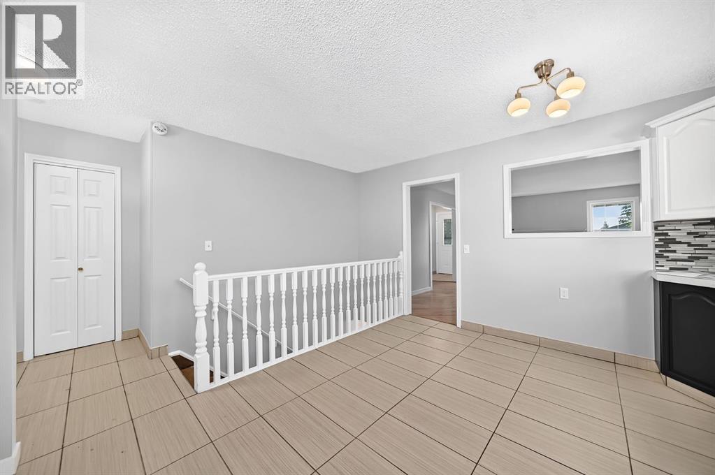 16 Dovely Way Se, Calgary, Alberta  T2B 2K8 - Photo 8 - A2344963