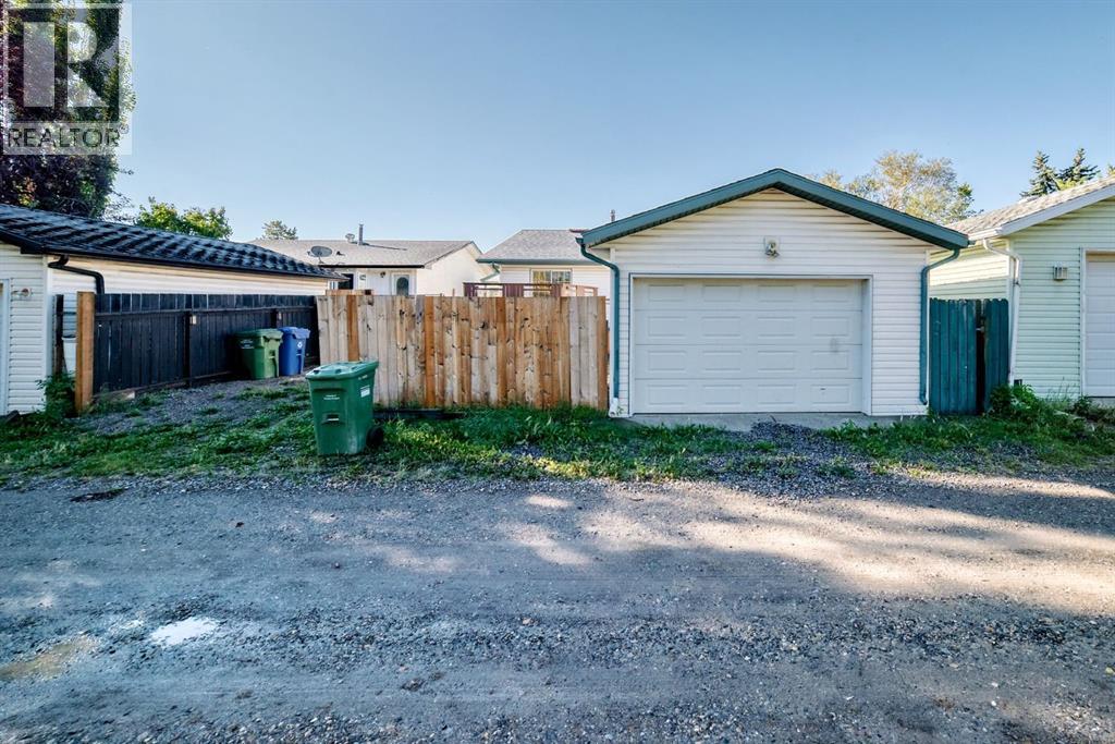 16 Dovely Way Se, Calgary, Alberta  T2B 2K8 - Photo 33 - A2344963