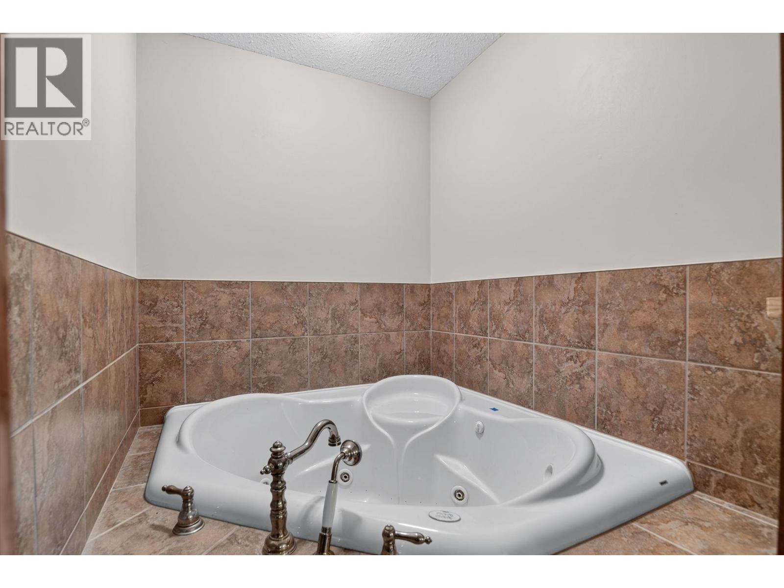4685 Westridge Drive, Kelowna, British Columbia  V1W 3A8 - Photo 23 - 10400746