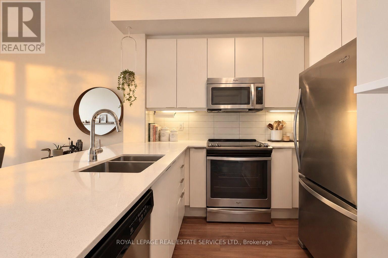 901 - 1 Old Mill Drive, Toronto, Ontario  M6S 0A1 - Photo 6 - W13791916