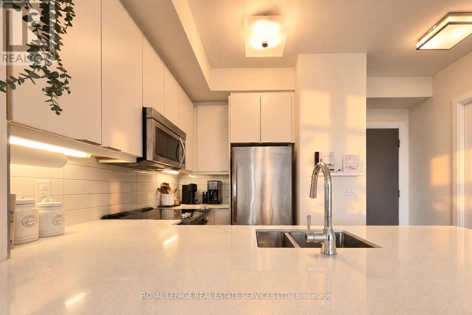 901 - 1 Old Mill Drive, Toronto, Ontario  M6S 0A1 - Photo 8 - W13791916