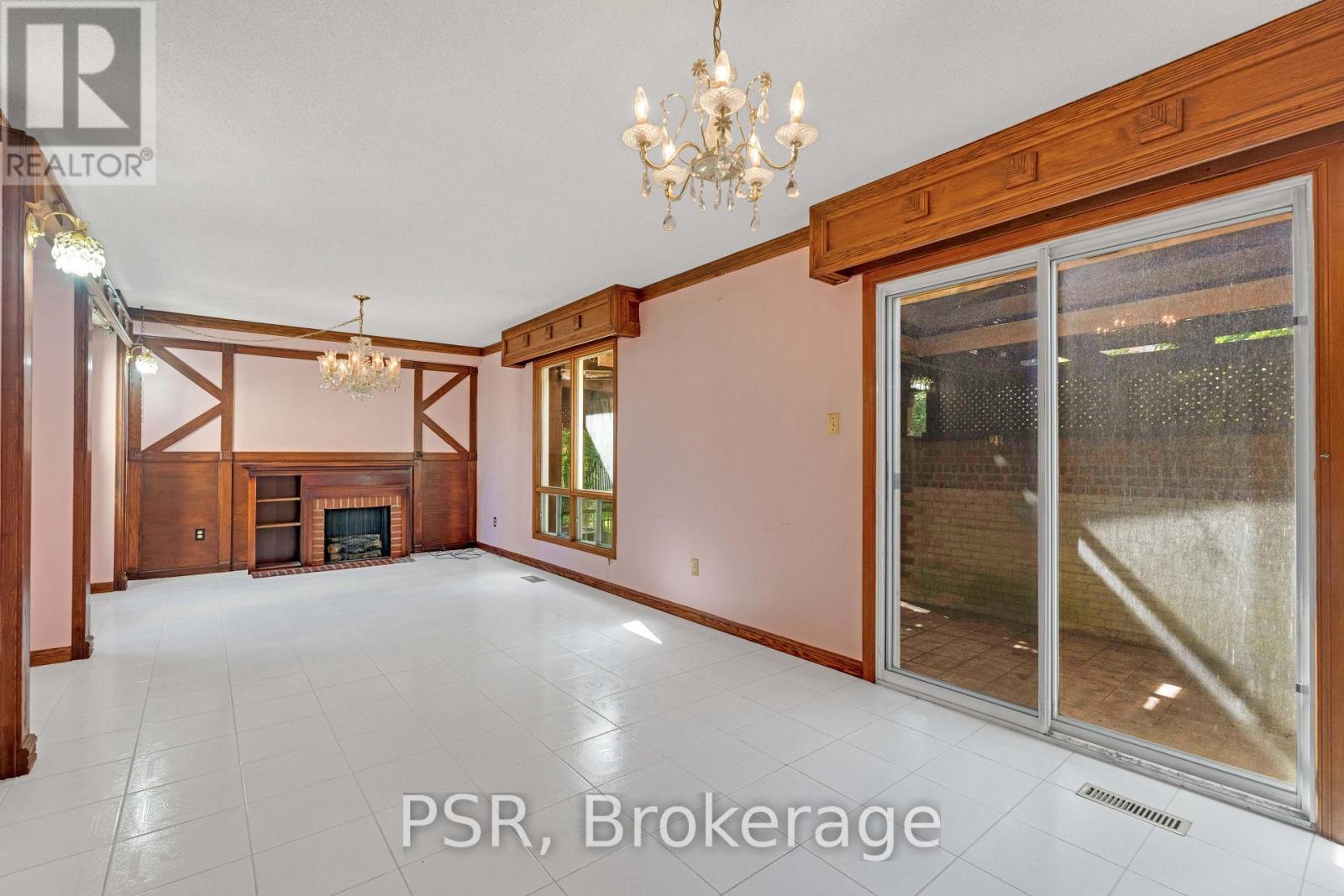 4069 Chelmsford Court, Mississauga, Ontario  L5B 2X2 - Photo 4 - W13791950