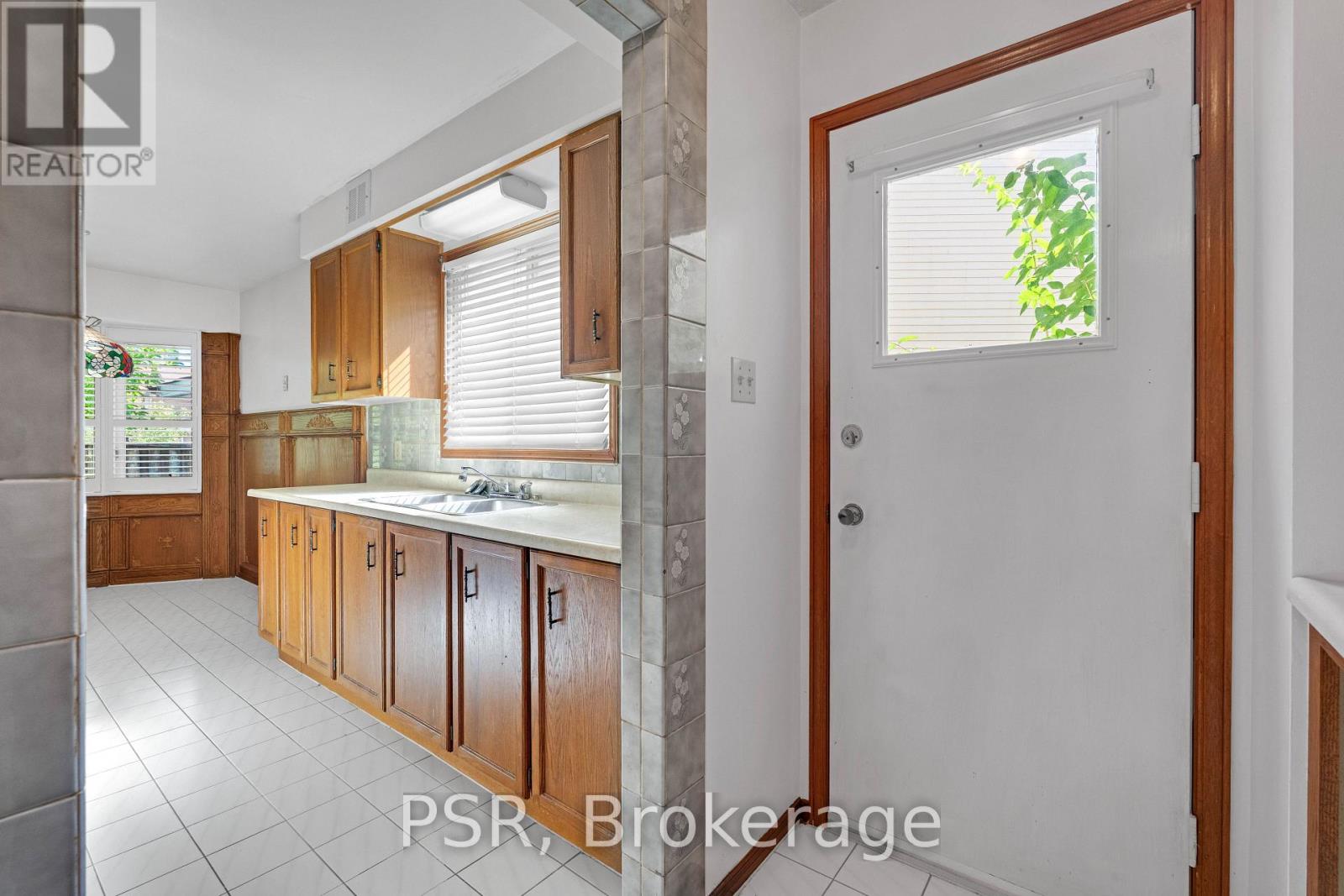 4069 Chelmsford Court, Mississauga, Ontario  L5B 2X2 - Photo 7 - W13791950