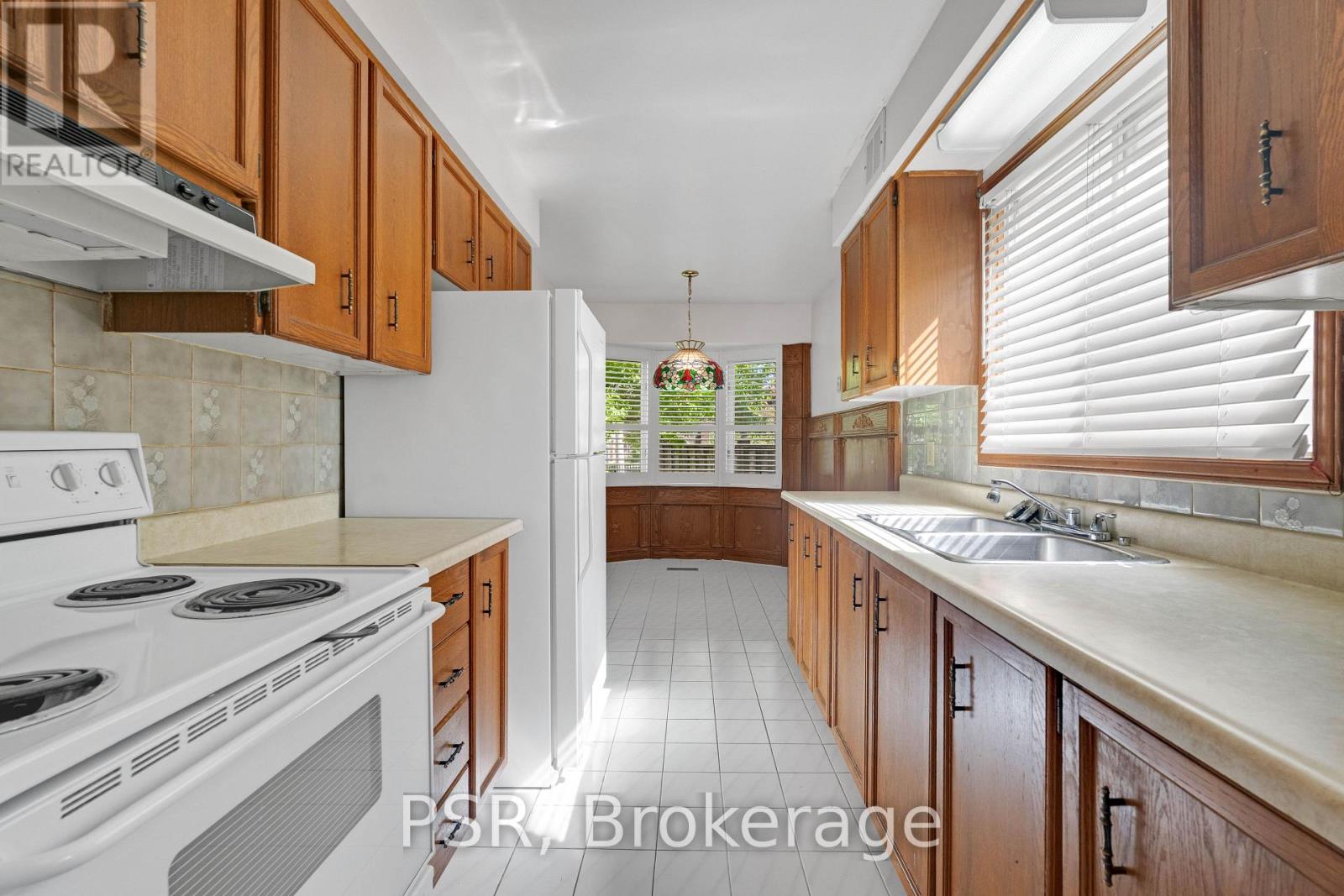 4069 Chelmsford Court, Mississauga, Ontario  L5B 2X2 - Photo 8 - W13791950