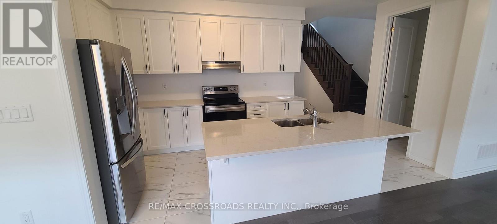 2916 Scotch Pine Lane, Pickering, Ontario  L1X 0N9 - Photo 4 - E13699250