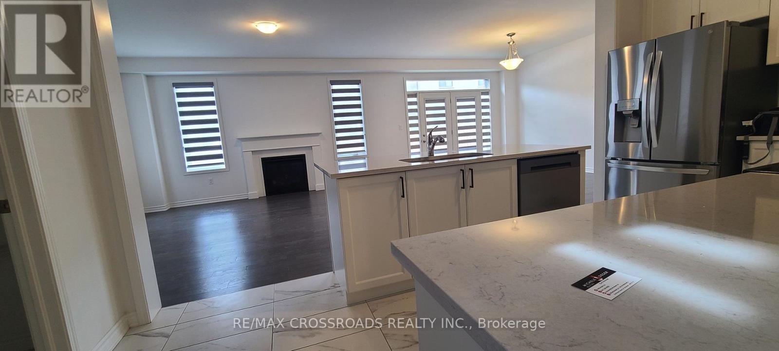 2916 Scotch Pine Lane, Pickering, Ontario  L1X 0N9 - Photo 3 - E13699250