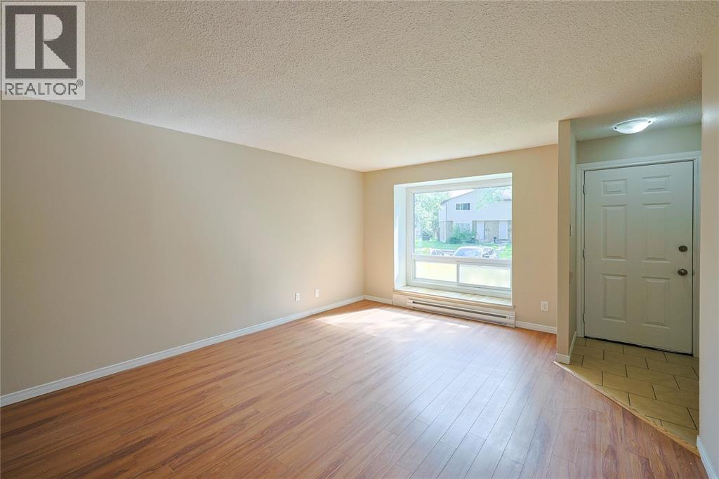 253 Hampton Avenue, Sarnia, Ontario  N7S 4Z2 - Photo 4 - 26022637