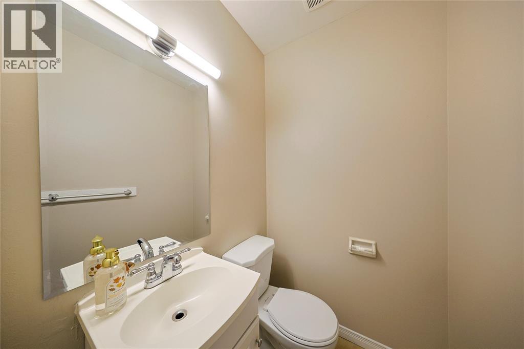 253 Hampton Avenue, Sarnia, Ontario  N7S 4Z2 - Photo 10 - 26022637