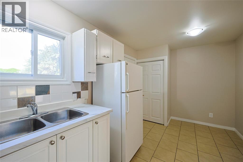 253 Hampton Avenue, Sarnia, Ontario  N7S 4Z2 - Photo 9 - 26022637