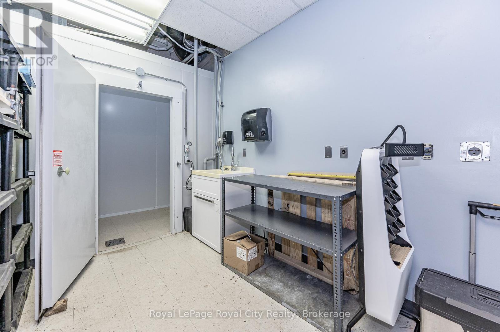 361 Southgate Drive, Guelph, Ontario  N1G 3M5 - Photo 40 - X12483554