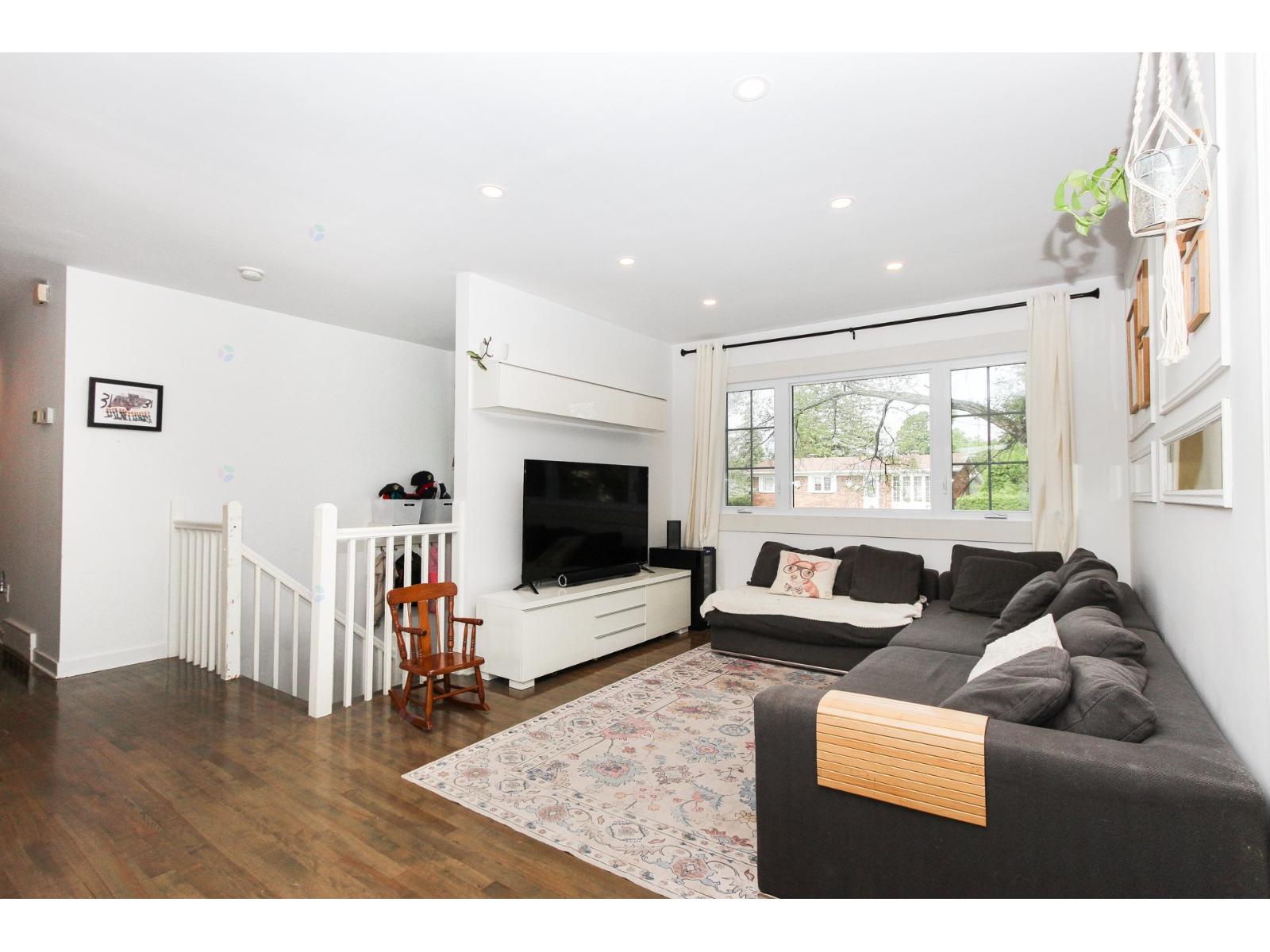 5028 Rue de Savoie Montréal (Pierrefonds-Roxboro) Quebec Canada H8Z1C2 5