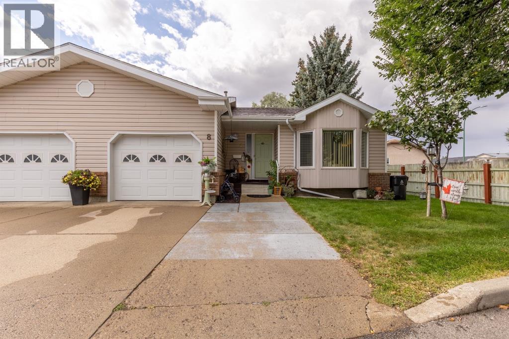 8, 135 Jerry Potts Boulevard W, Lethbridge, Alberta  T1K 6H2 - Photo 1 - A2345730