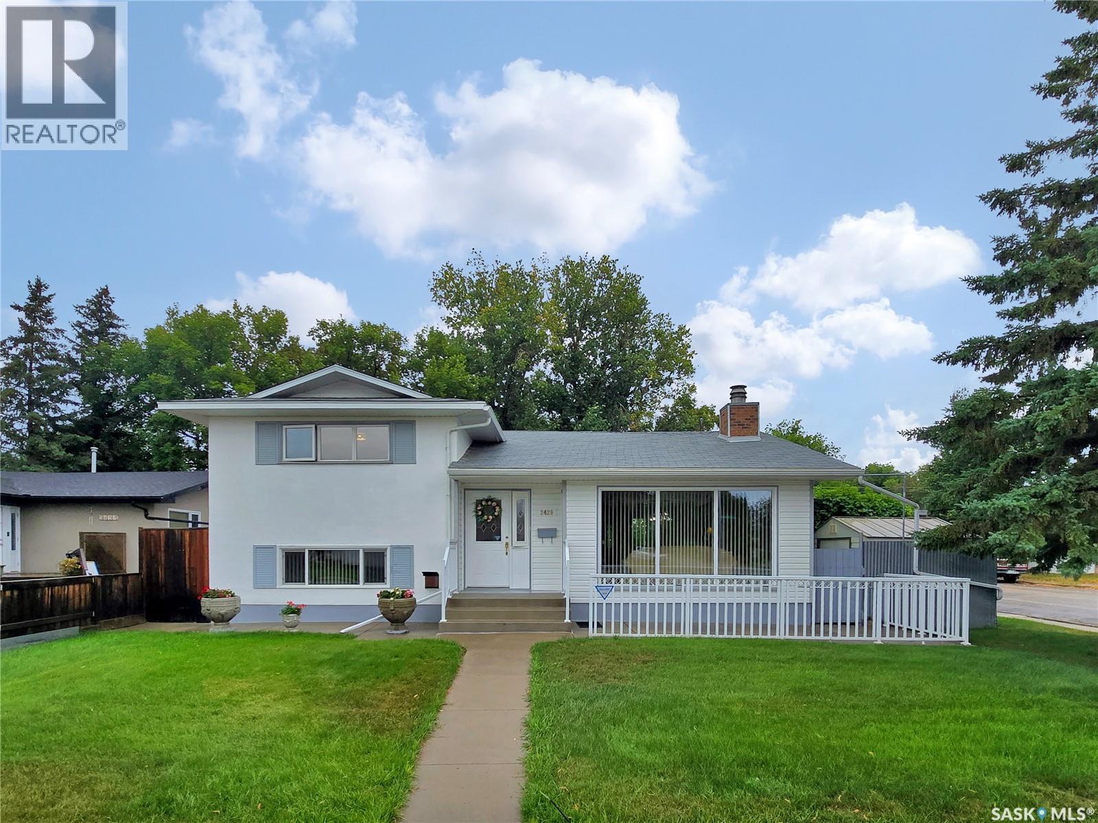 2429 Cumberland Avenue S, Saskatoon, Saskatchewan  S7J 1Z8 - Photo 1 - SK048627
