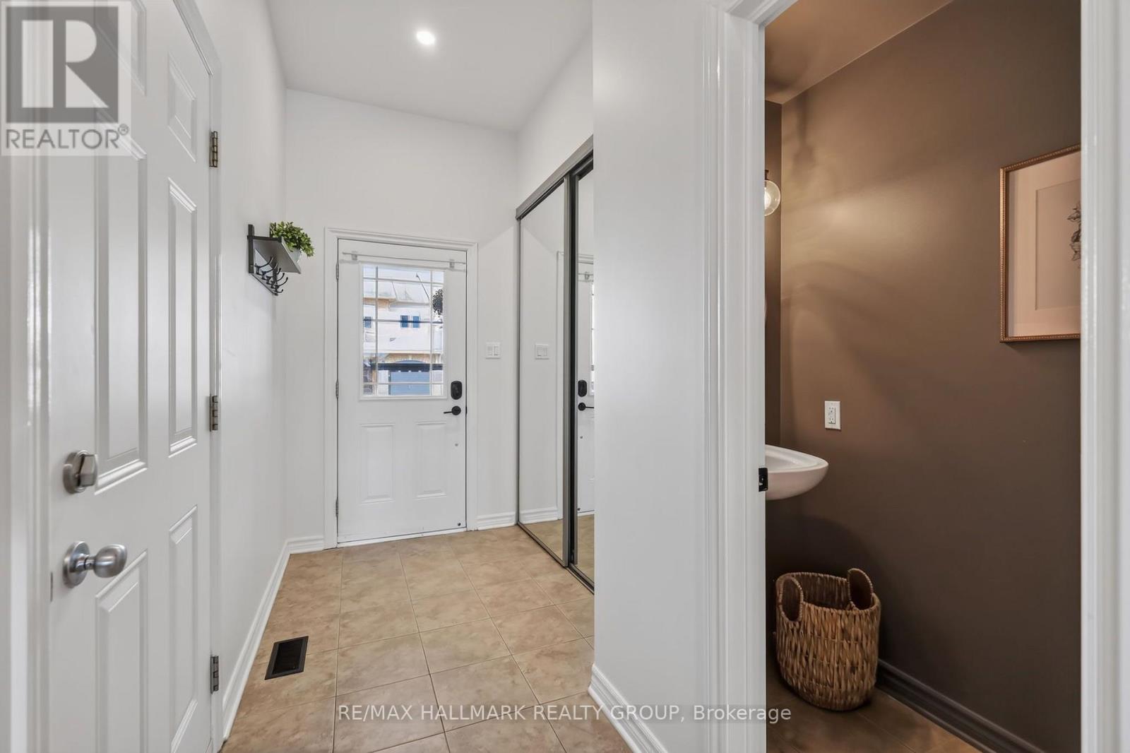 144 Marrissa Avenue, Ottawa, Ontario  K1J 0A6 - Photo 3 - X13792196