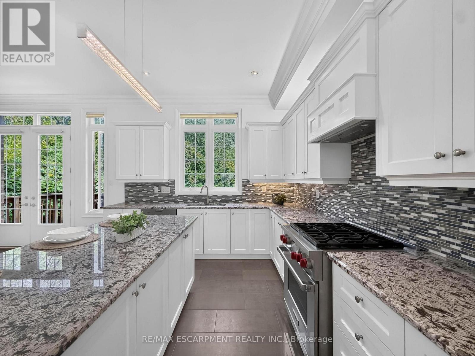 2121 Blackforest Crescent, Oakville, Ontario  L6M 4T6 - Photo 13 - W13787490
