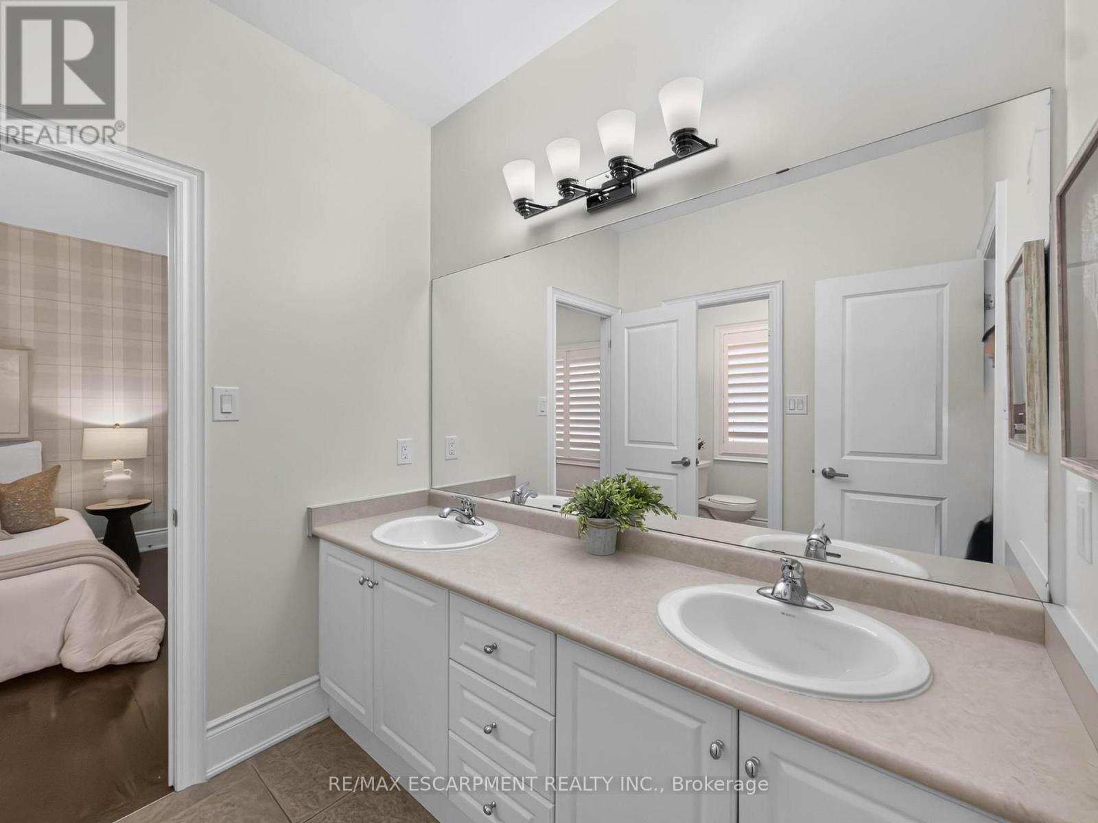 2121 Blackforest Crescent, Oakville, Ontario  L6M 4T6 - Photo 35 - W13787490