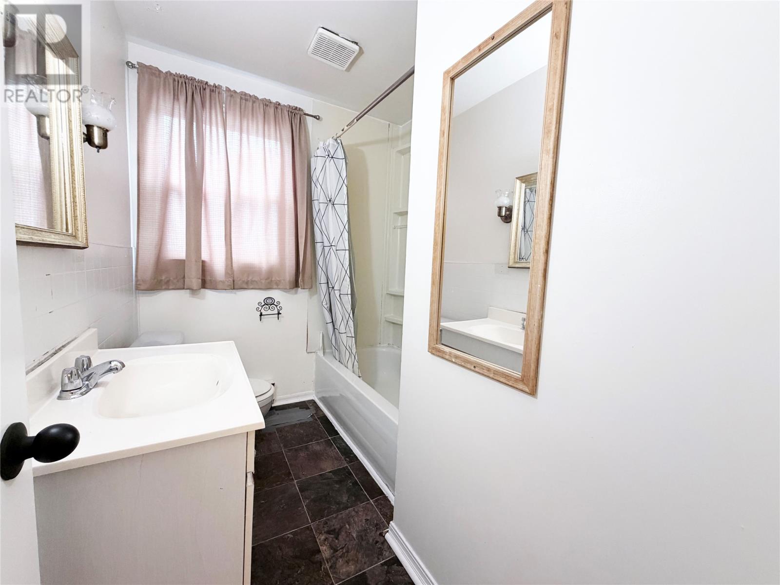 16 Burke Place, St.John's — photo 9
