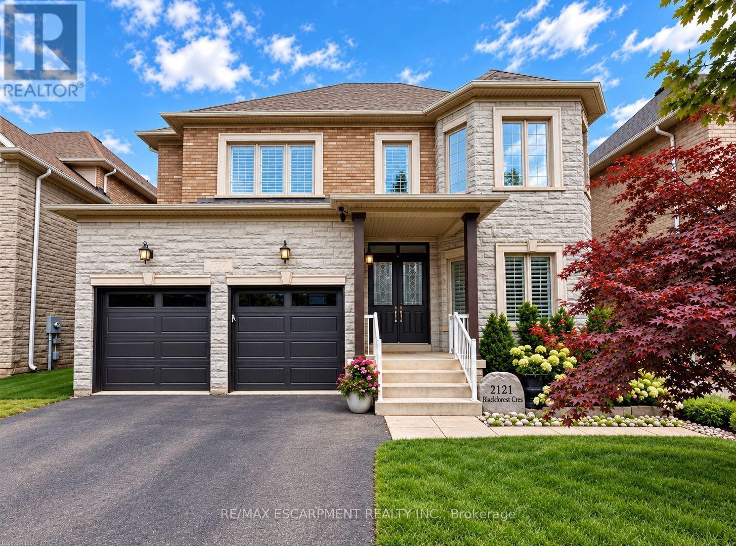 2121 Blackforest Crescent, Oakville, Ontario  L6M 4T6 - Photo 2 - W13787490