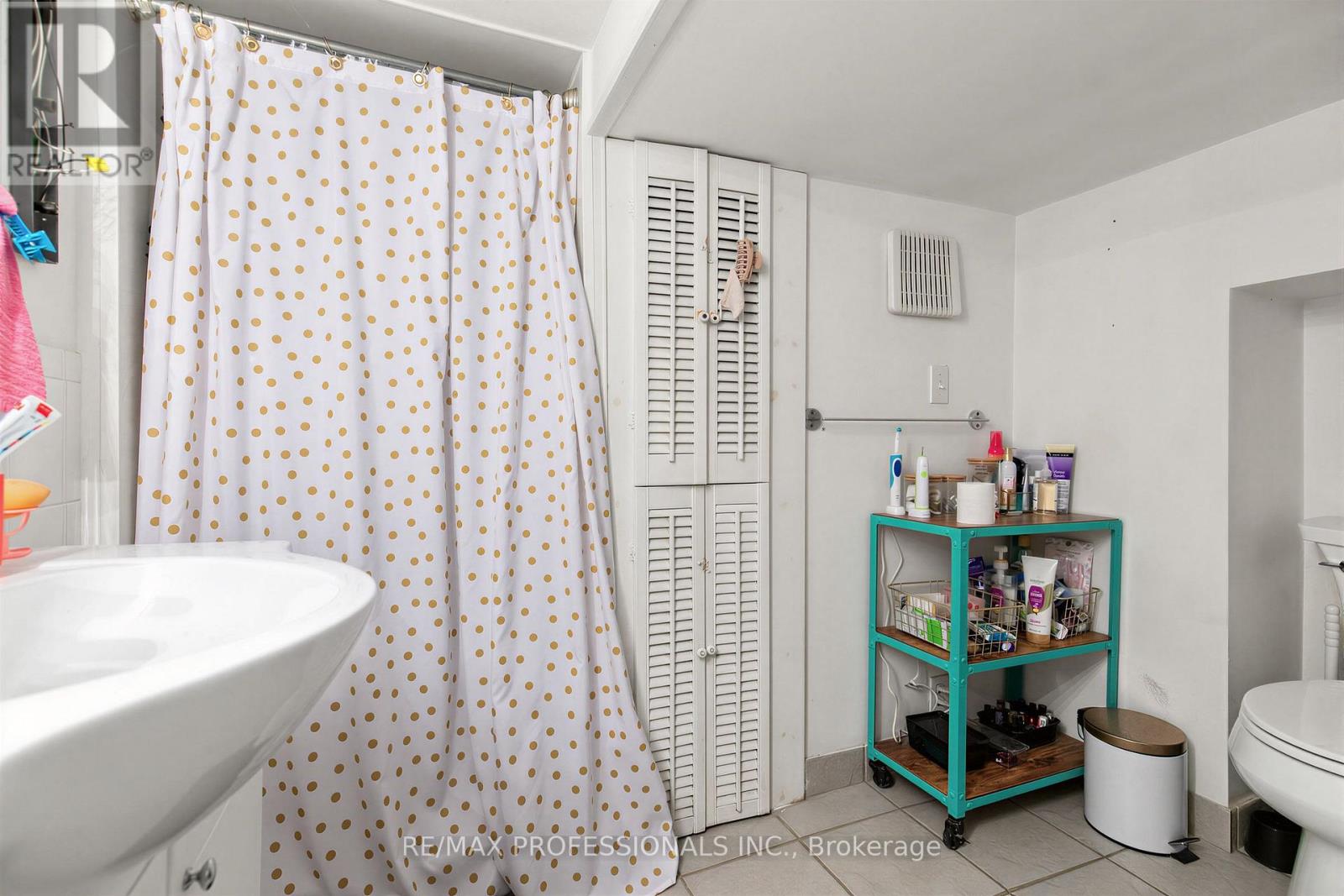 429 Gilbert Avenue, Toronto, Ontario  M6E 4X2 - Photo 23 - W13792192