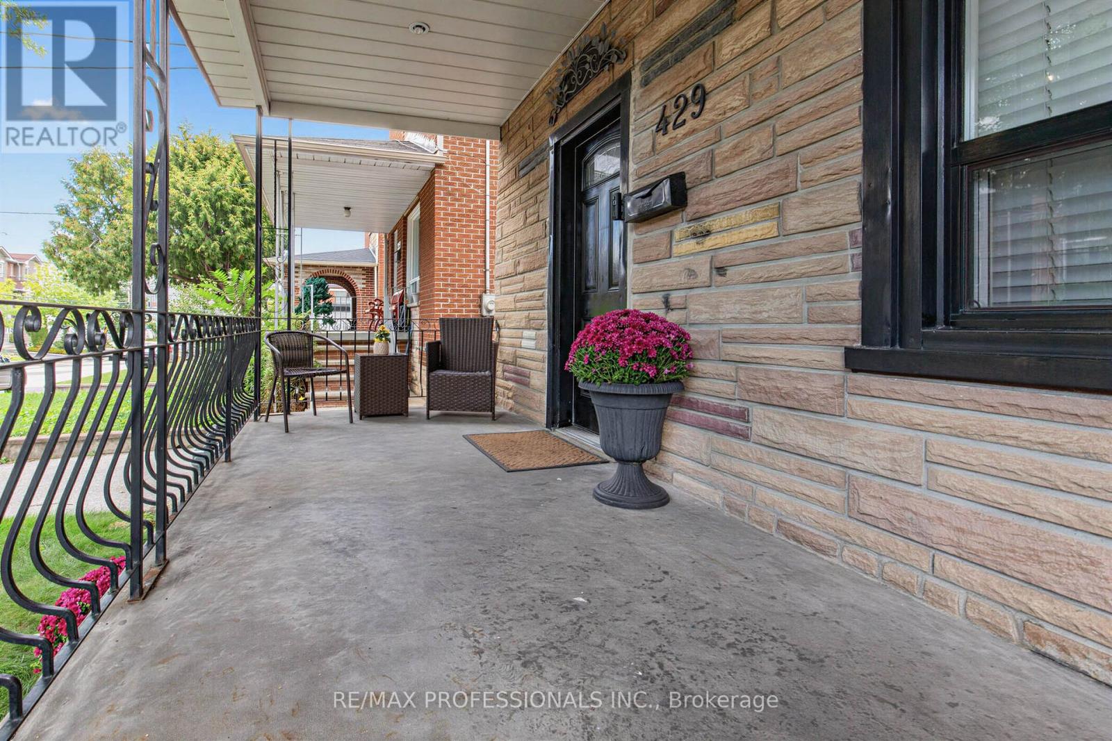 429 Gilbert Avenue, Toronto, Ontario  M6E 4X2 - Photo 3 - W13792192