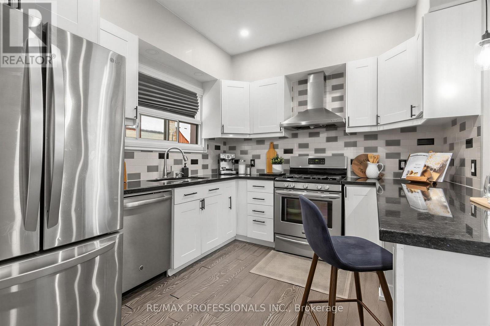 429 Gilbert Avenue, Toronto, Ontario  M6E 4X2 - Photo 6 - W13792192