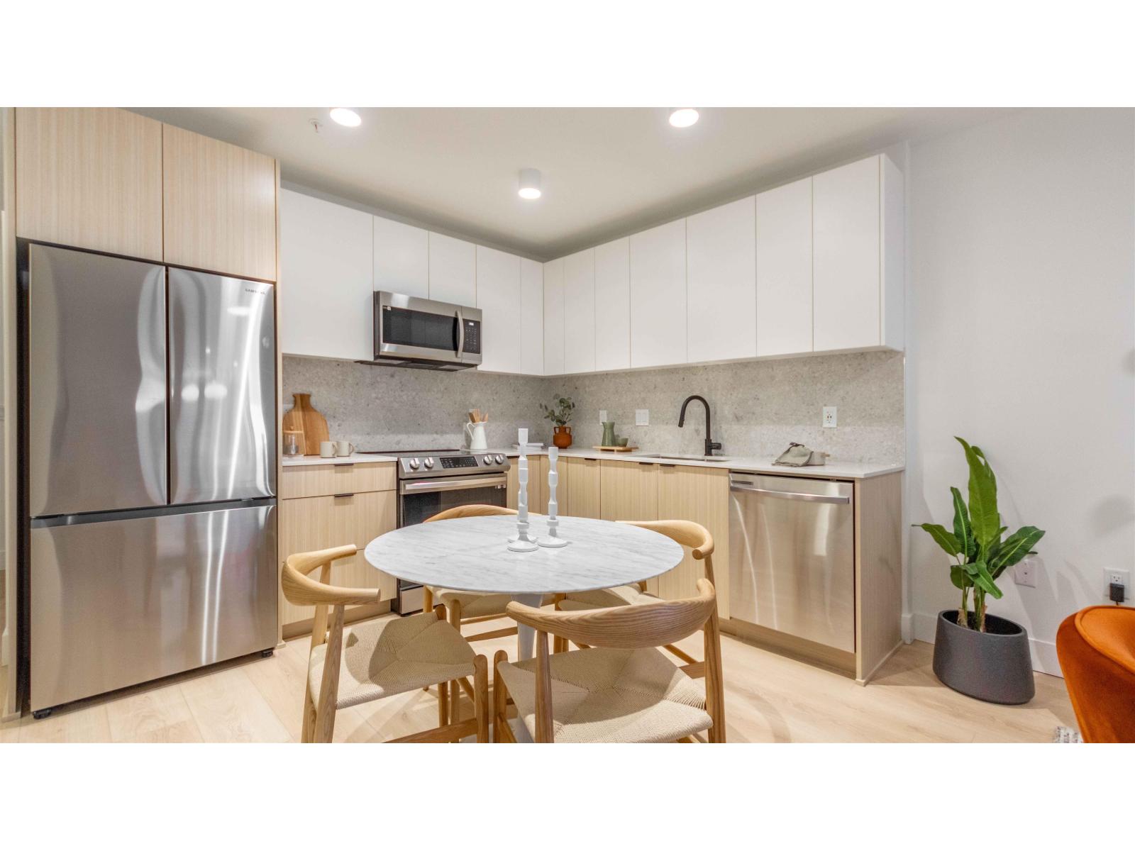 221 13455 94a Avenue, Surrey, British Columbia  V3V 0H3 - Photo 3 - R3166265
