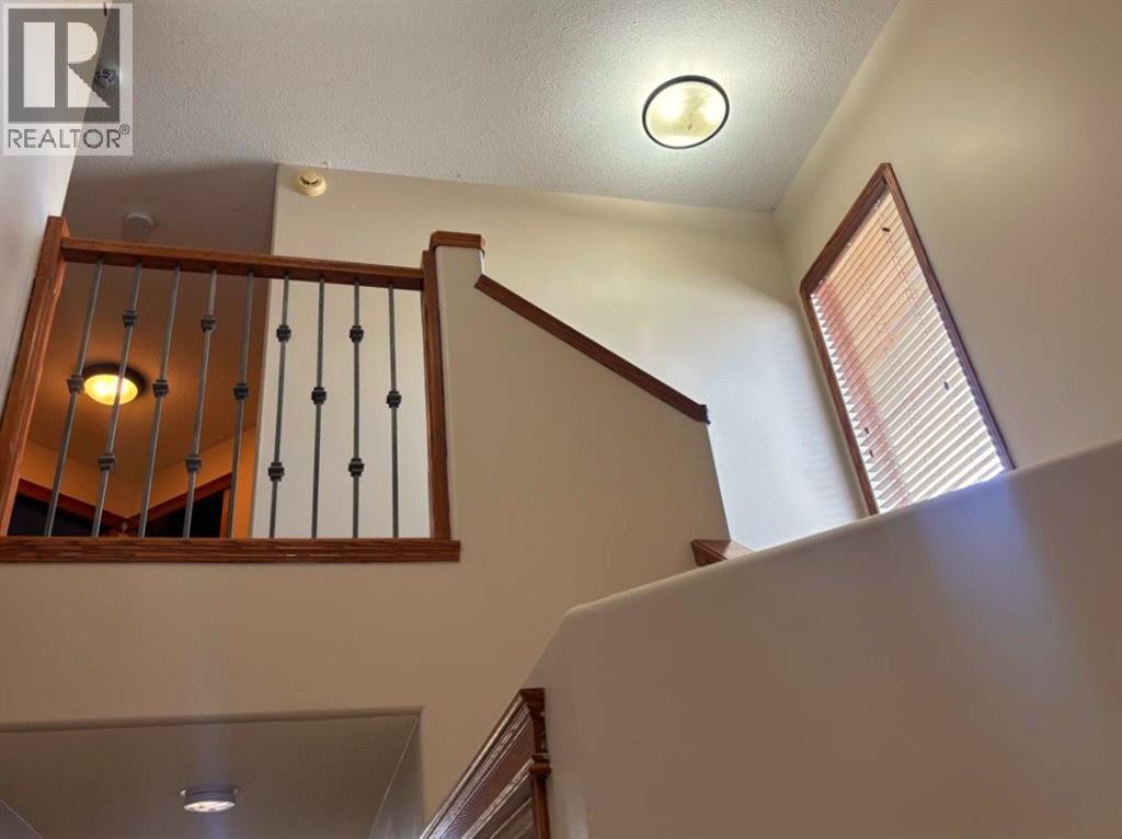 11 Northlands Crescent Ne, Medicine Hat, Alberta  T1C 2A9 - Photo 3 - A2338719