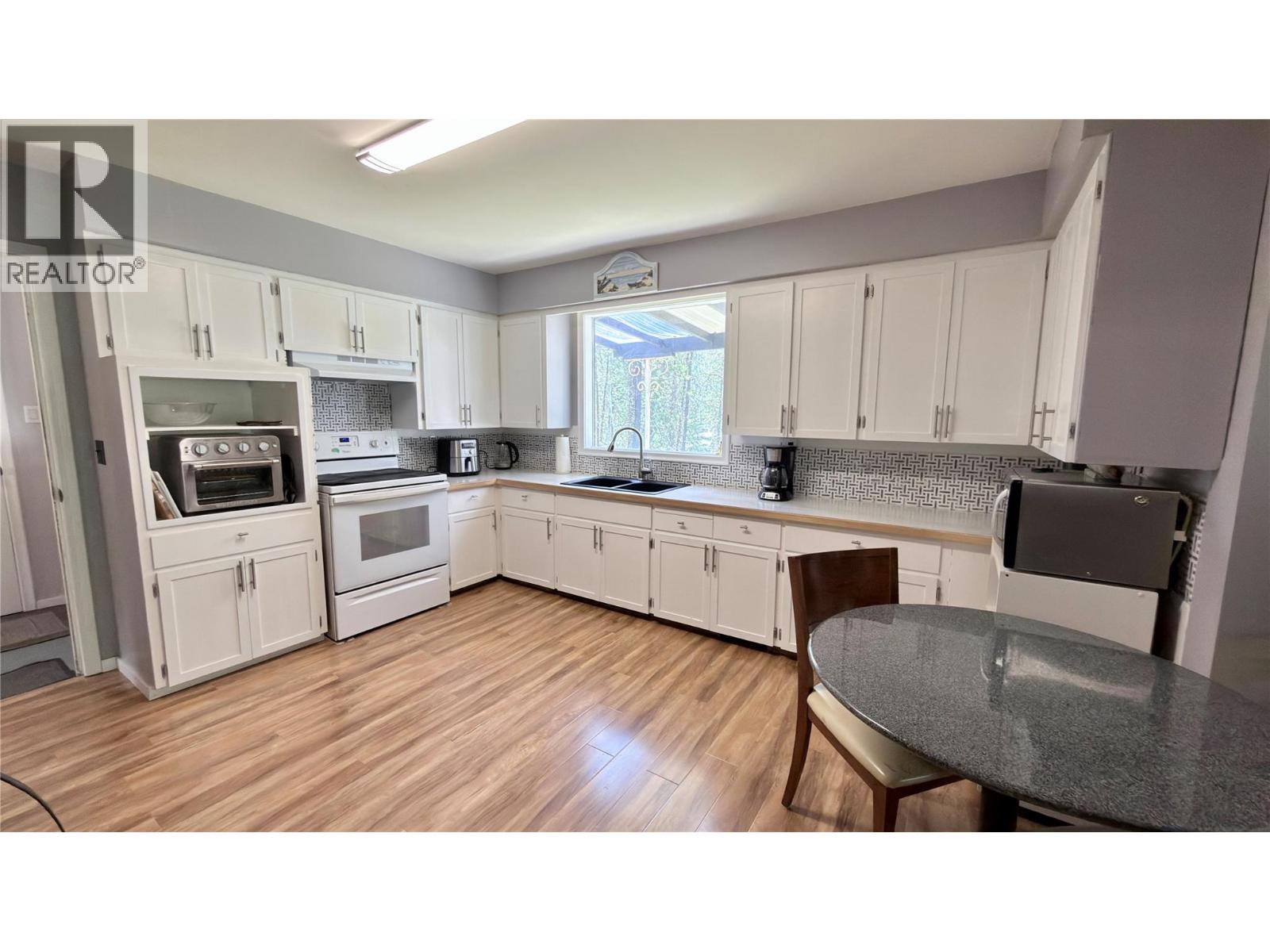 656 Strathmore Avenue, Greenwood, British Columbia  V0H 1J0 - Photo 4 - 10394969