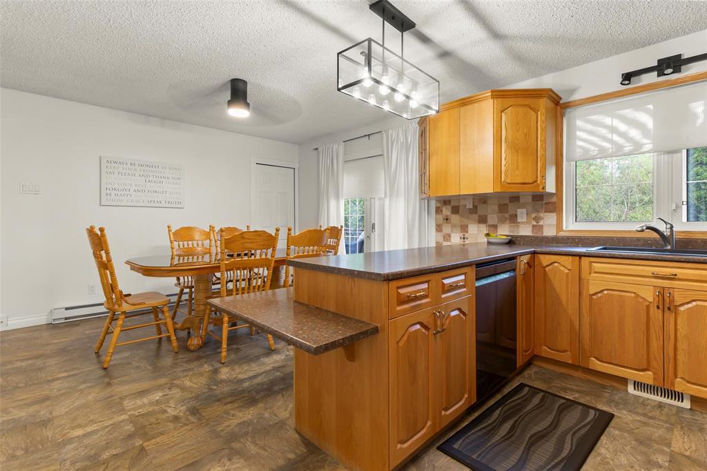 20 Friesen Avenue, Grunthal, Manitoba  R0A 0R0 - Photo 3 - 202623327