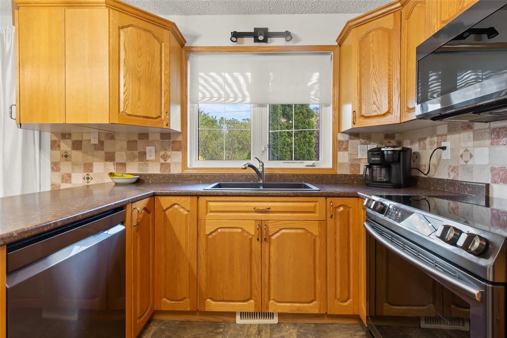20 Friesen Avenue, Grunthal, Manitoba  R0A 0R0 - Photo 4 - 202623327