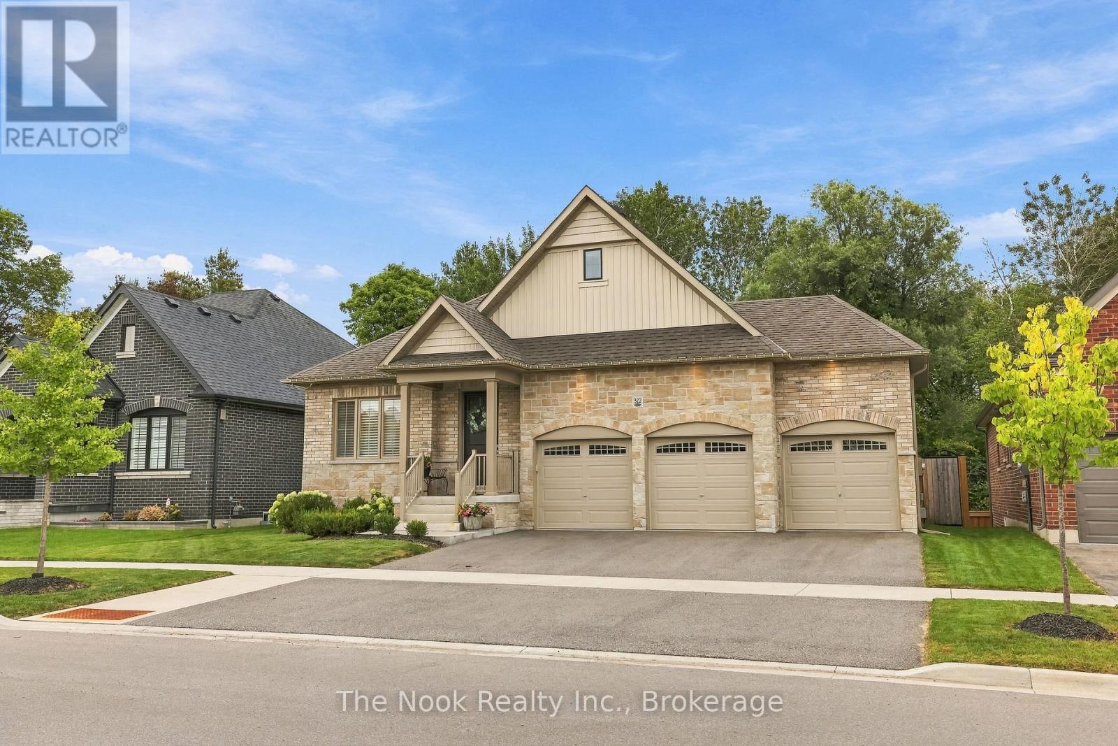 372 Northglen Boulevard, Clarington, Ontario  L1C 7E2 - Photo 1 - E13792462