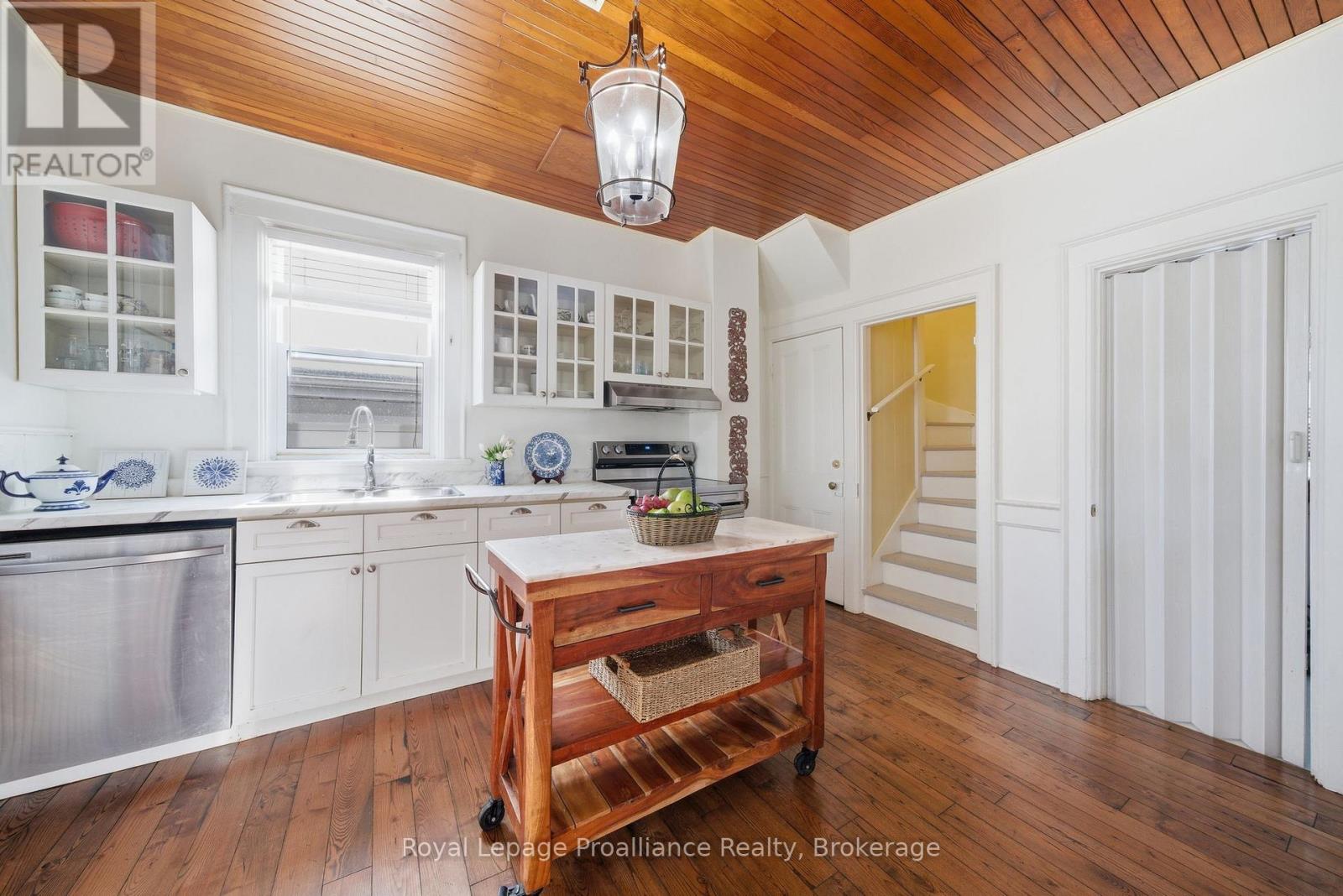 47 Paul Street, Prince Edward County, Ontario  K0K 2T0 - Photo 3 - X13792510