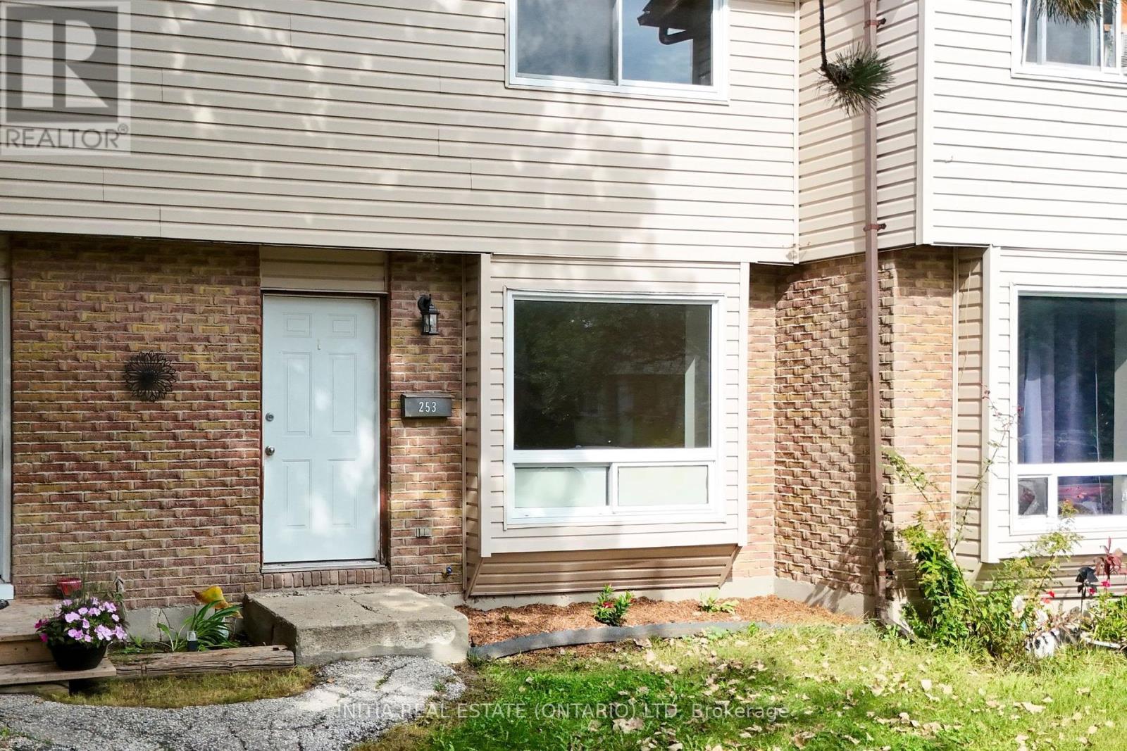 253 HAMPTON AVENUE, Sarnia, Ontario