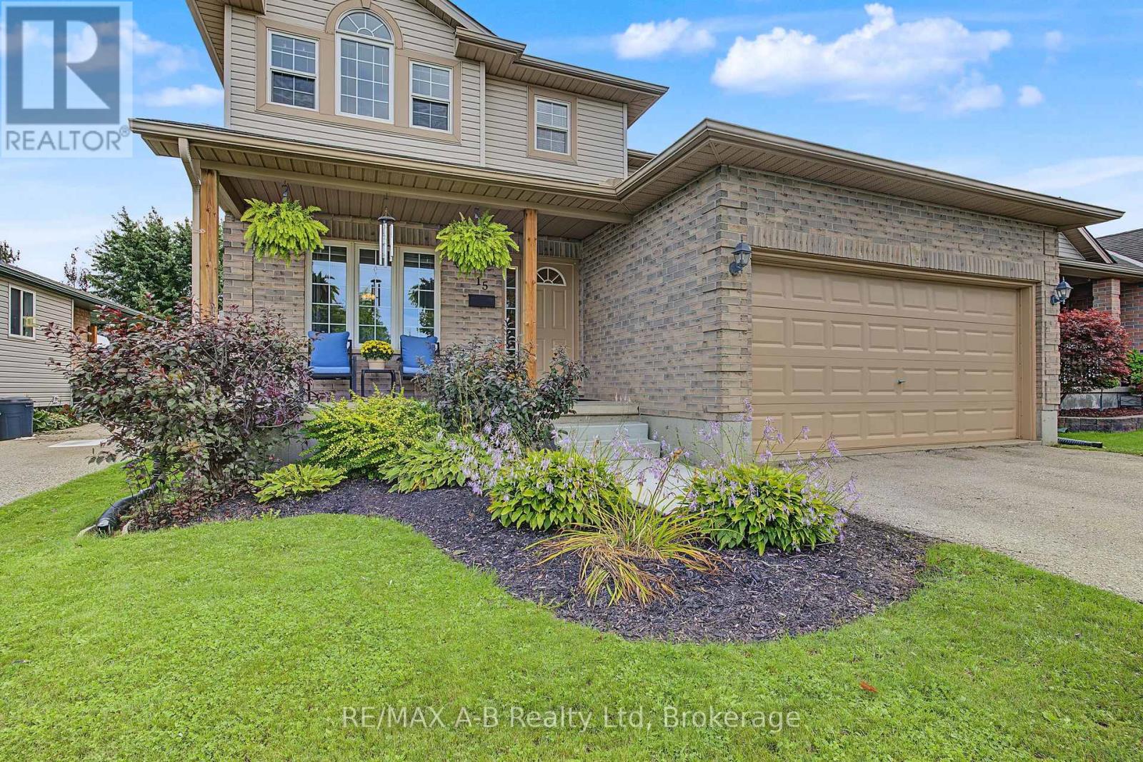 15 Cook Crescent, St. Thomas, Ontario  N5R 6J3 - Photo 2 - X13792436