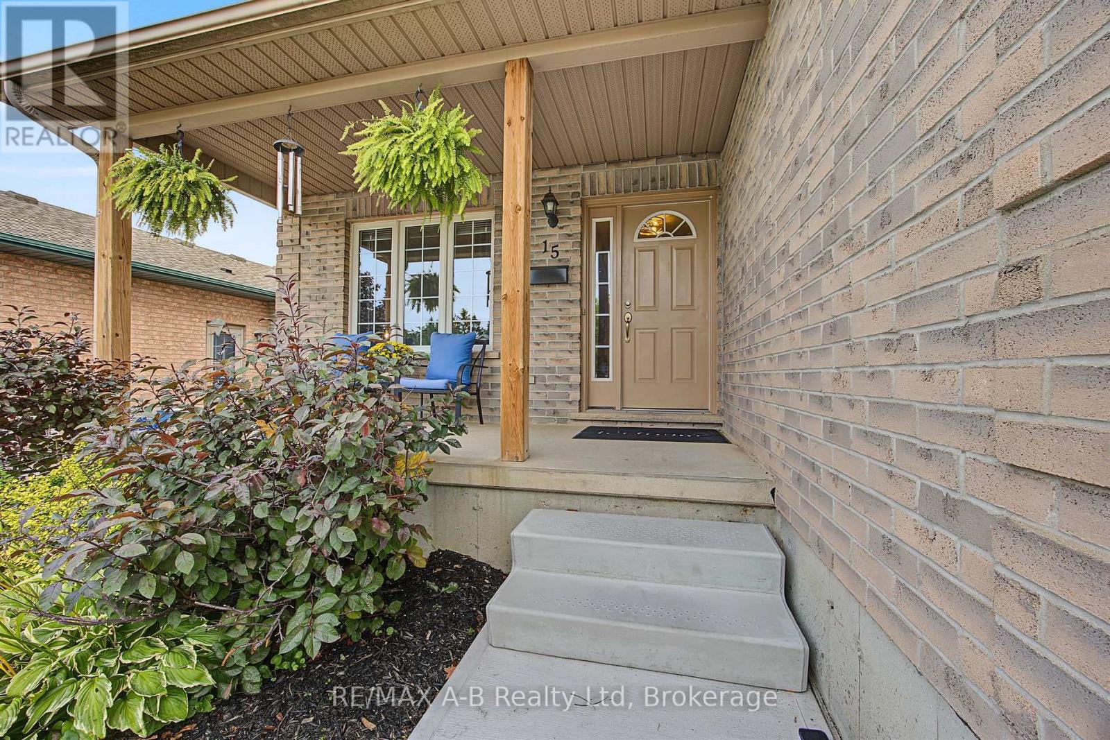 15 Cook Crescent, St. Thomas, Ontario  N5R 6J3 - Photo 4 - X13792436
