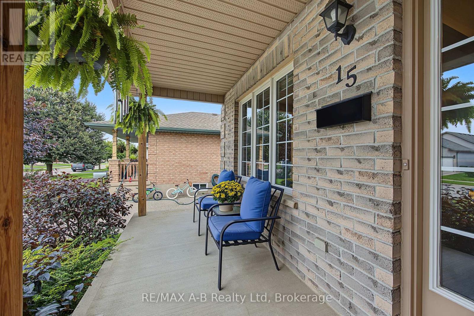 15 Cook Crescent, St. Thomas, Ontario  N5R 6J3 - Photo 5 - X13792436