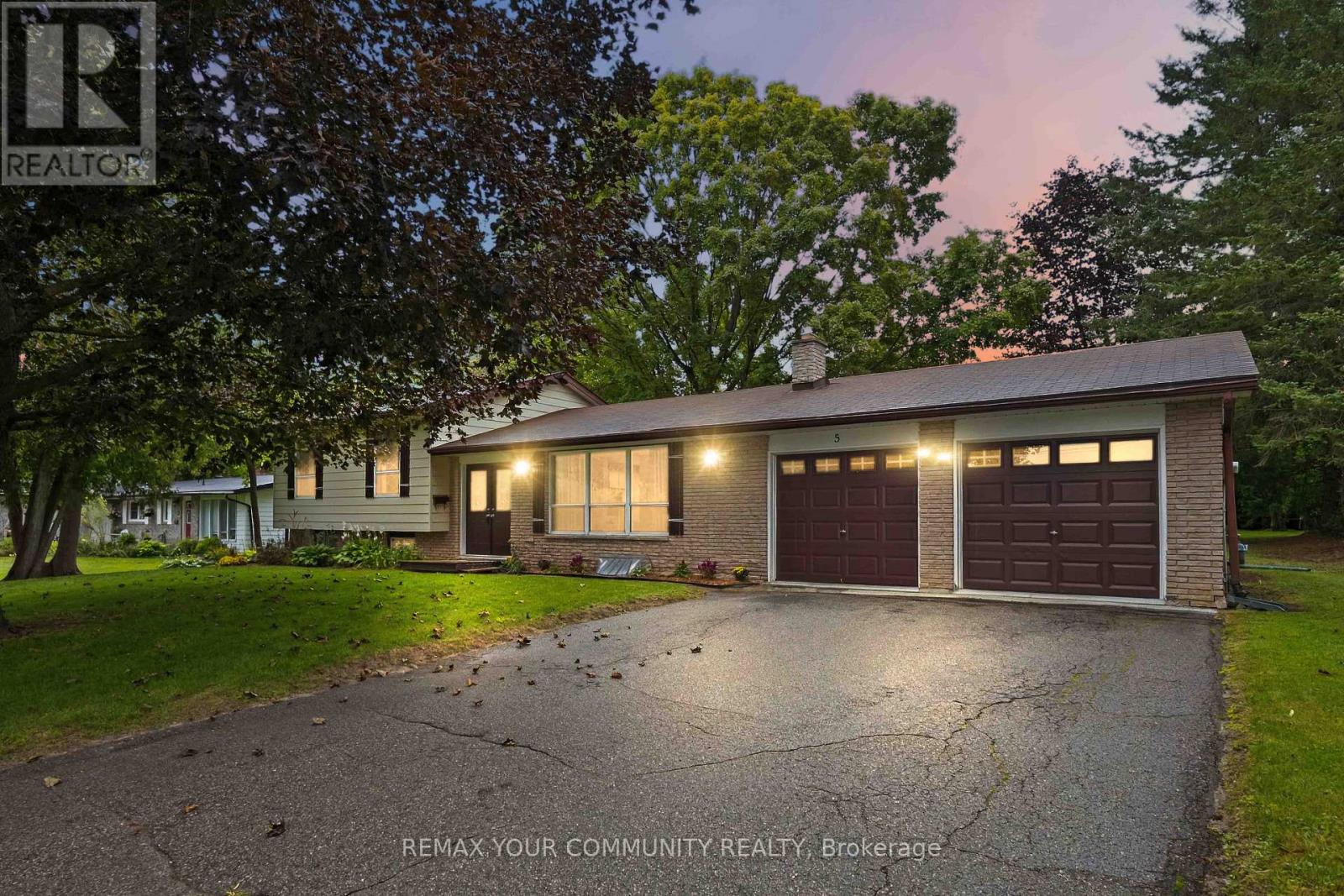 5 Medina Square, Georgina, Ontario  L4P 1E1 - Photo 1 - N13792302
