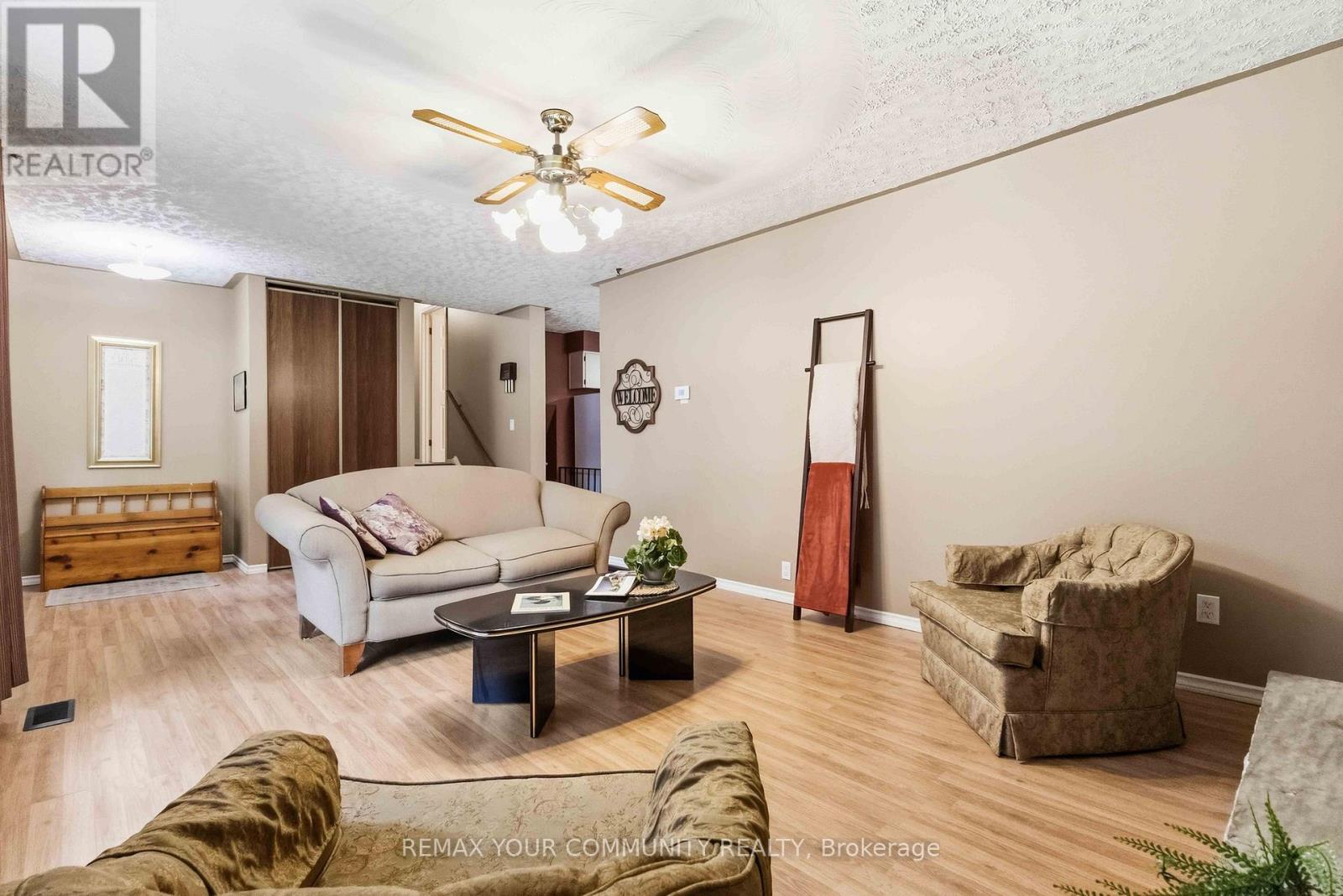 5 Medina Square, Georgina, Ontario  L4P 1E1 - Photo 10 - N13792302