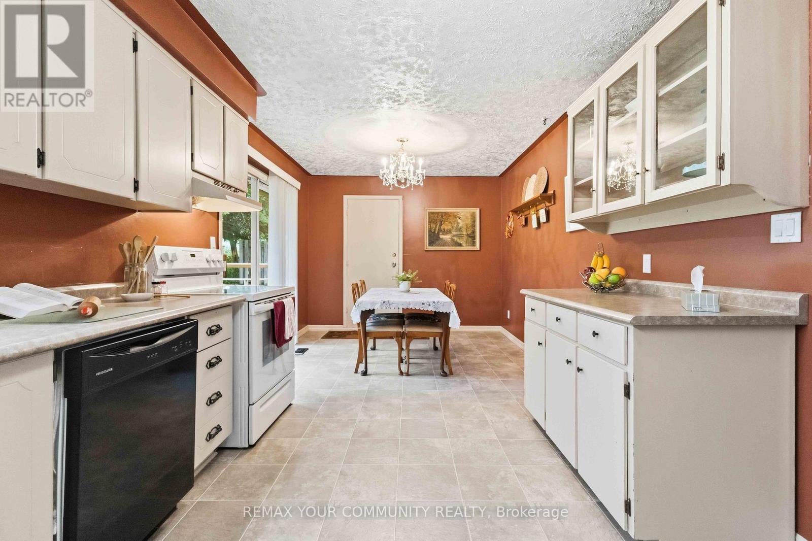 5 Medina Square, Georgina, Ontario  L4P 1E1 - Photo 15 - N13792302