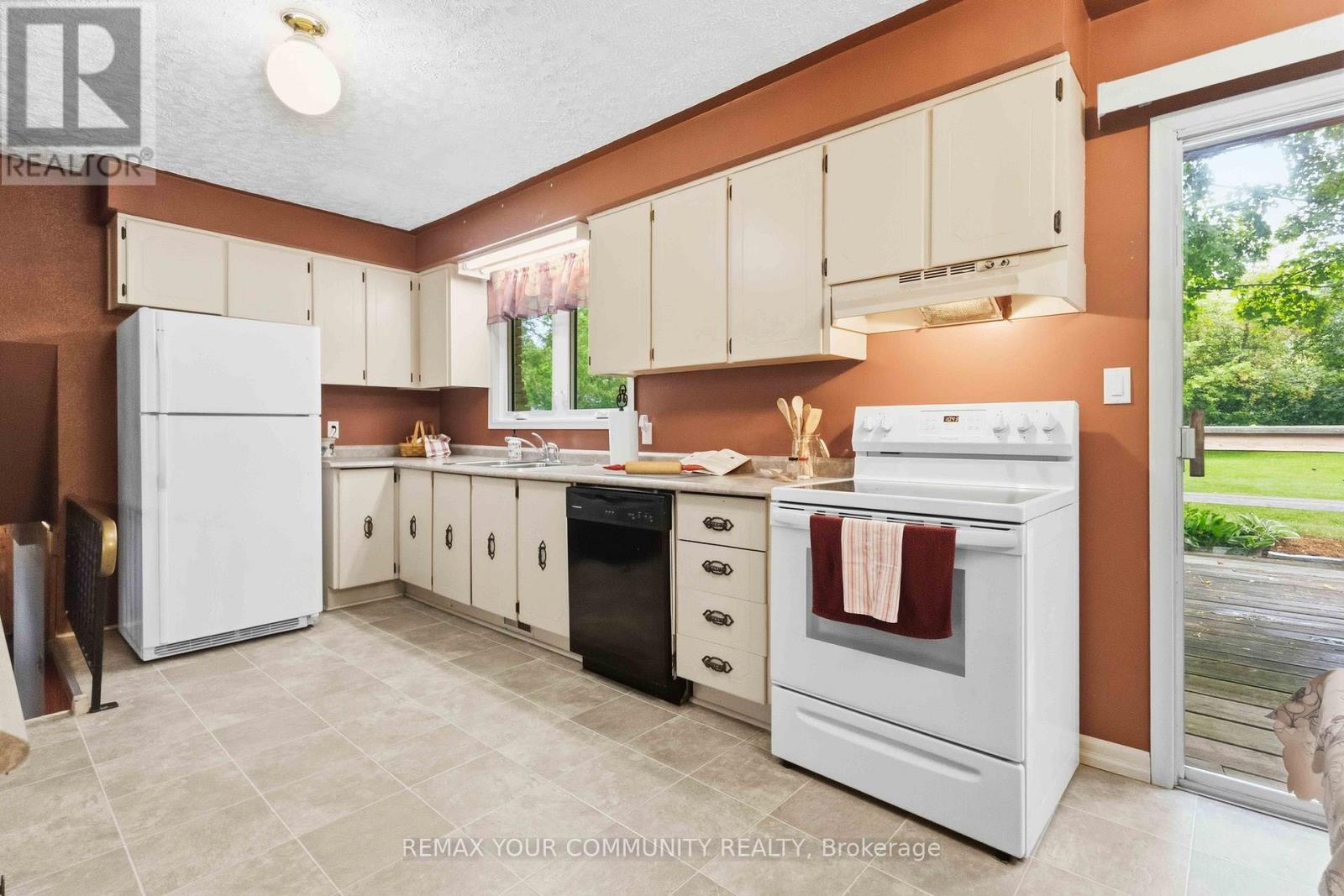 5 Medina Square, Georgina, Ontario  L4P 1E1 - Photo 18 - N13792302