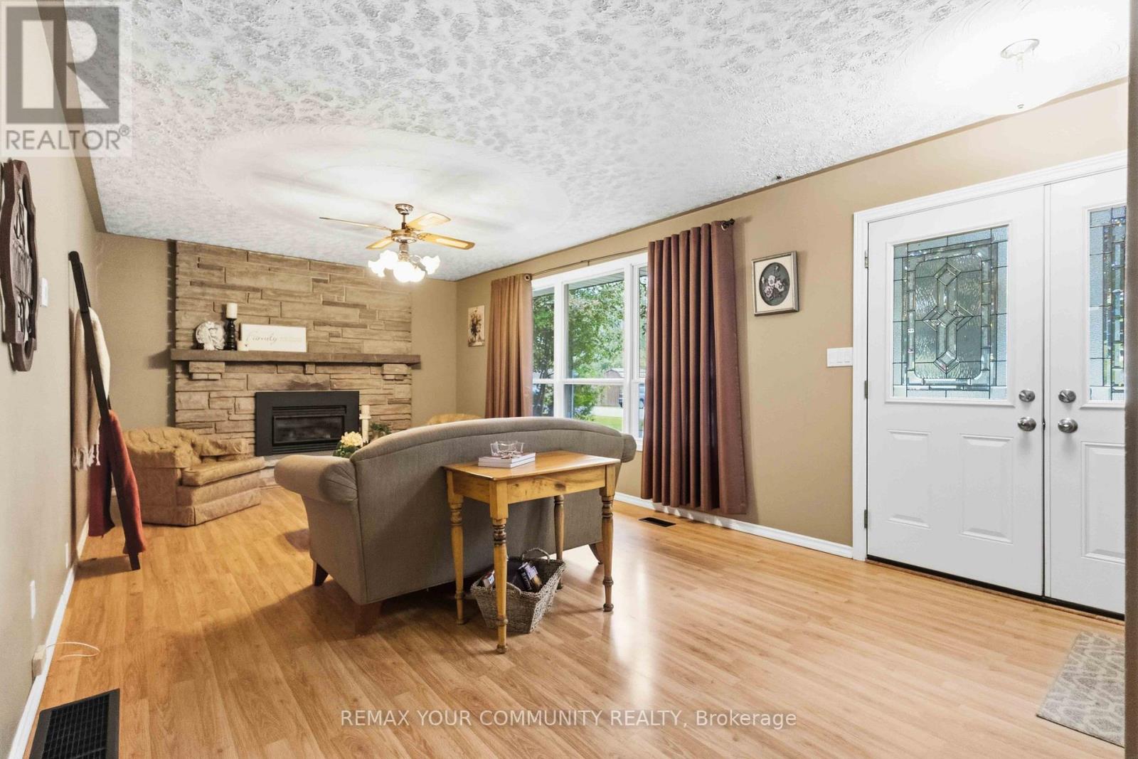5 Medina Square, Georgina, Ontario  L4P 1E1 - Photo 7 - N13792302