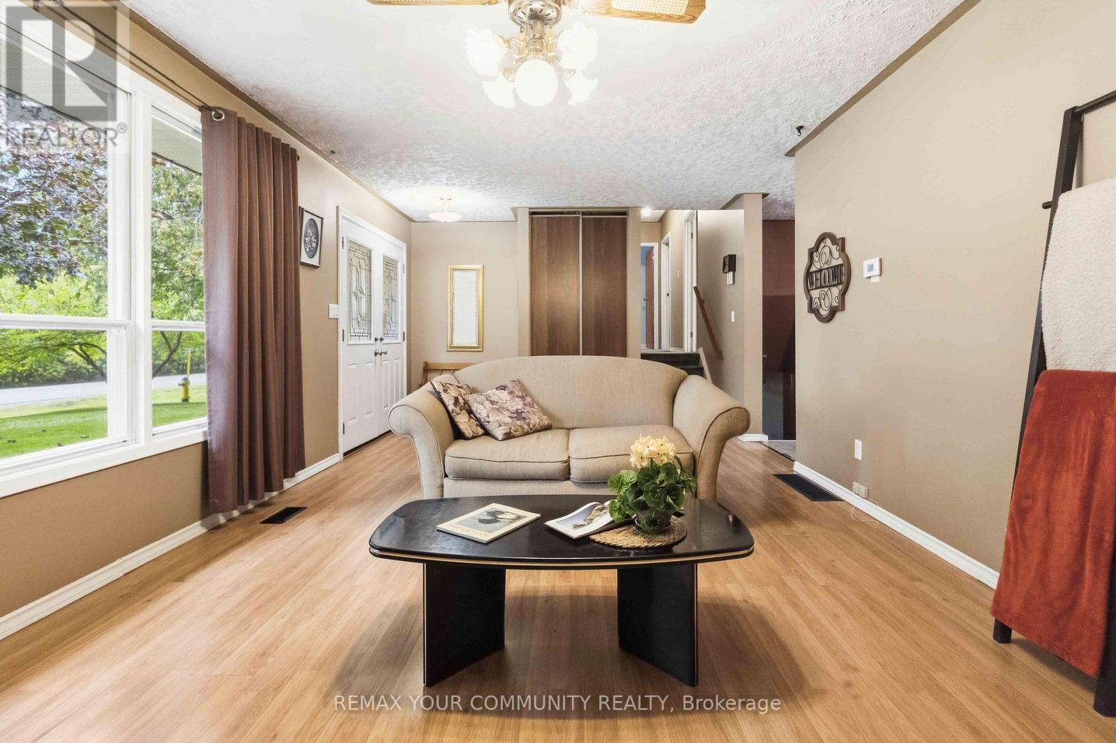 5 Medina Square, Georgina, Ontario  L4P 1E1 - Photo 9 - N13792302