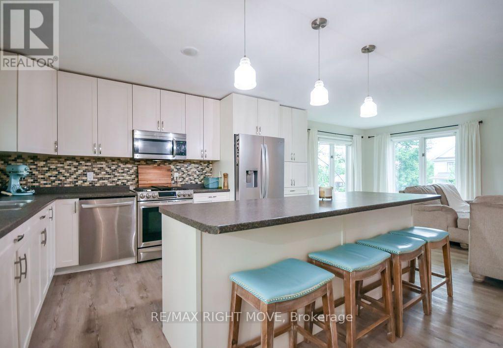 18 Creighton Street, Ramara (Atherley), Ontario  L3V 1A8 - Photo 11 - S13792480