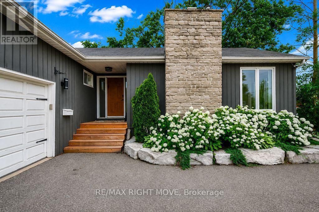 18 Creighton Street, Ramara (Atherley), Ontario  L3V 1A8 - Photo 2 - S13792480
