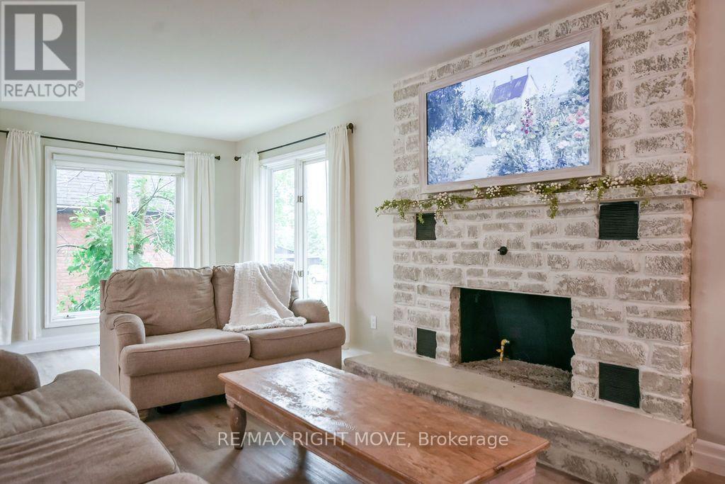 18 Creighton Street, Ramara (Atherley), Ontario  L3V 1A8 - Photo 7 - S13792480